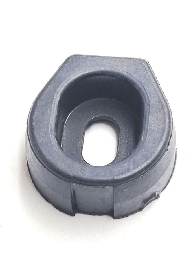 Отбойник крышки багажника, оригинал MB331387 Паджеро Пинин, иО 1998-2007 Mitsubishi Pajero (345737966)