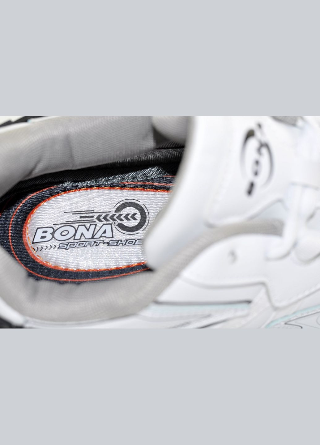 Белые демисезонные кроссовки Bona