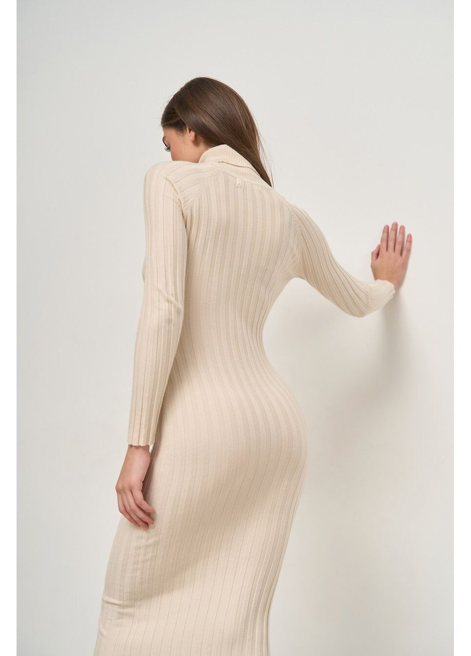 Бежевое платье водолазка в цвете milk chocolate Solmar