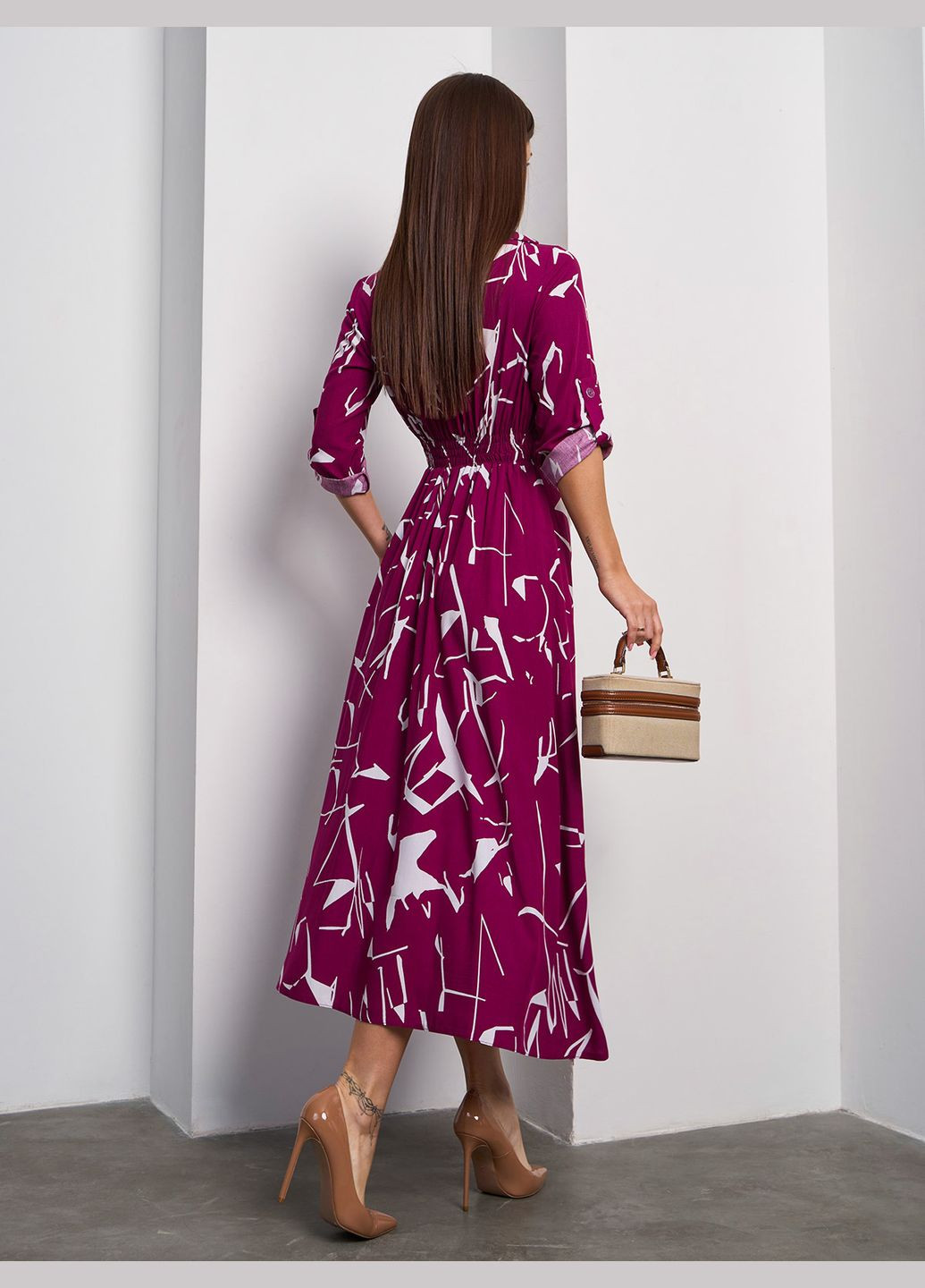 Фіолетова повсякденний сукні на запах ISSA PLUS з абстрактним візерунком