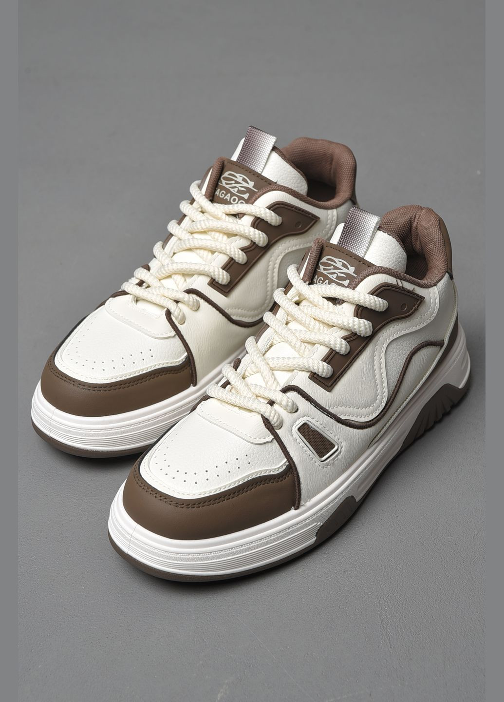 Белые демисезонные кроссовки мужские бело-коричневого цвета на шнуровке Let's Shop