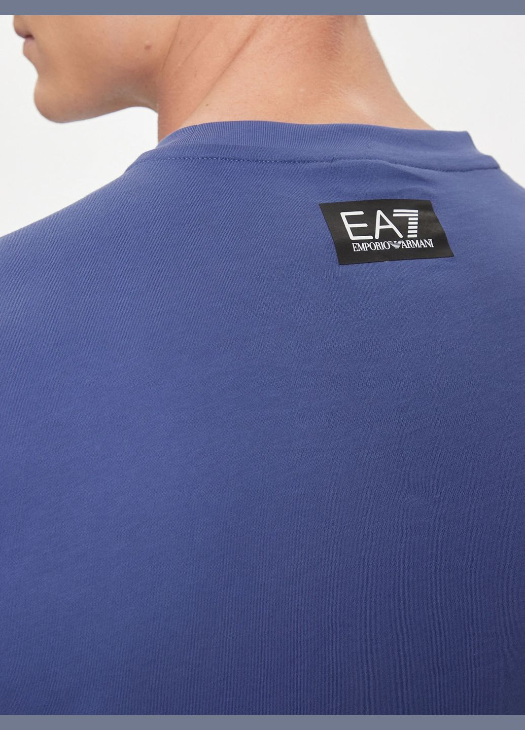 Синяя футболка EA7