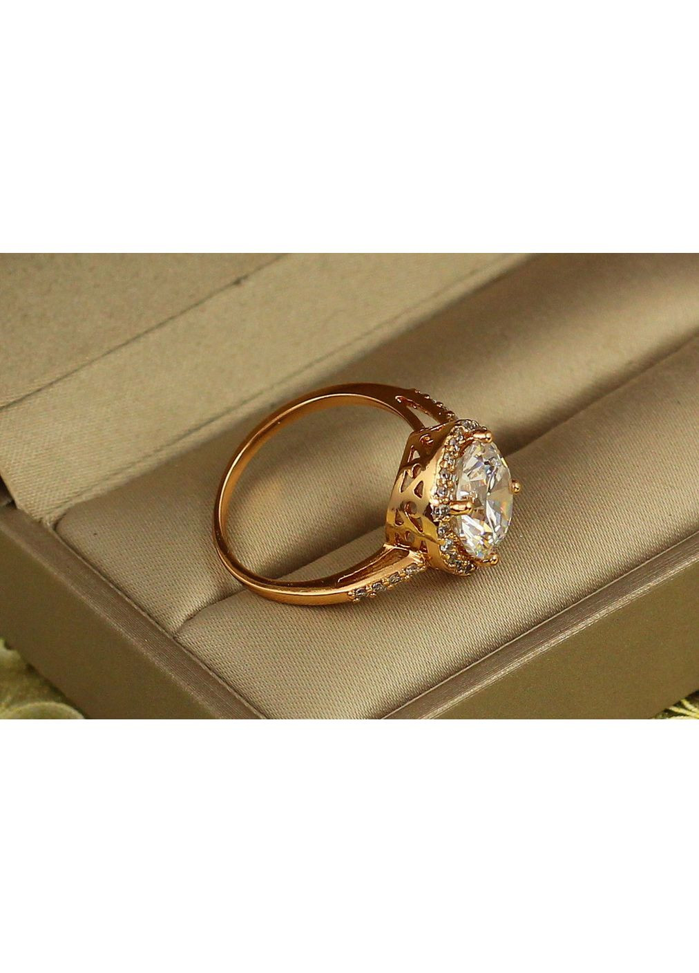 Каблучка великий камінь в колі дрібних фіанітів р 19 золотисте love-shopping Xuping Jewelry (355799561)