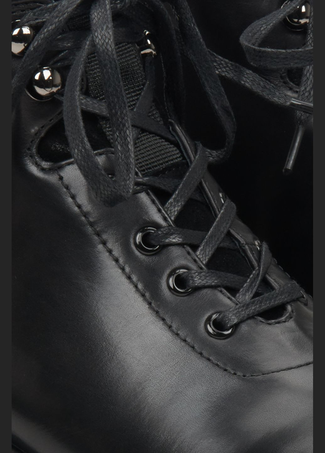 Осенние ботинки, цвет черный Estro