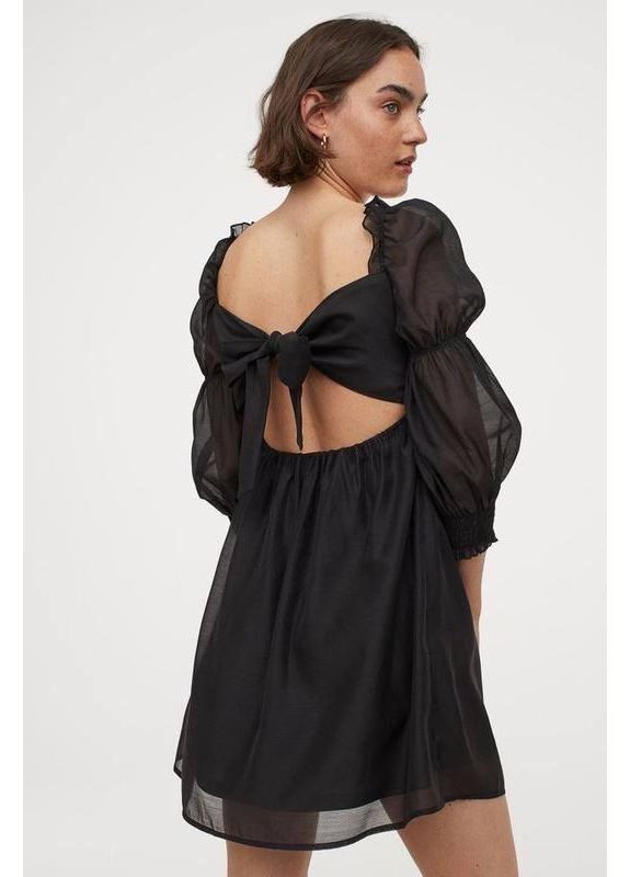 Черное платье черное женское с бантом на спине в стиле babydoll - 38 г H&M однотонное