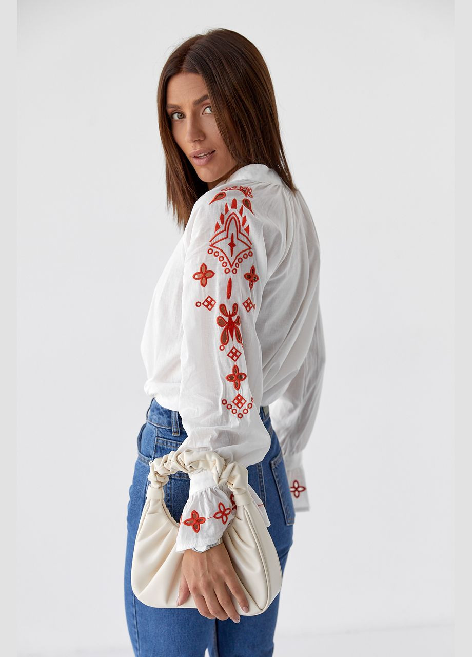 Белая женская блузка с вышивкой ESQ