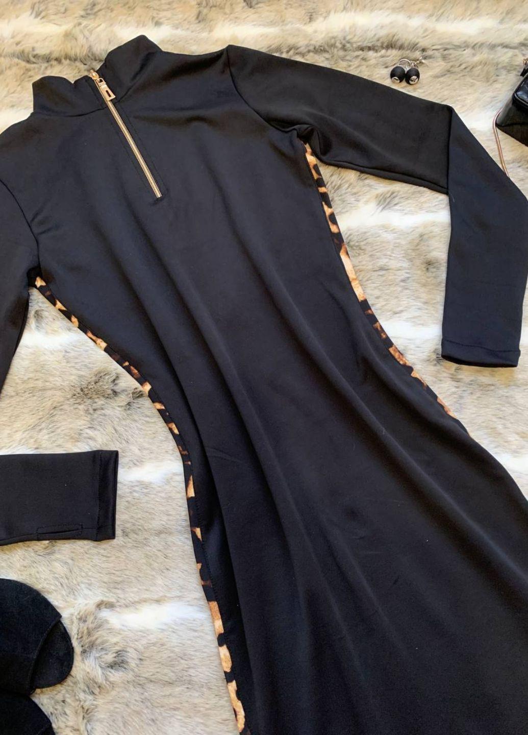 Черное повседневный женское платье из дайвинга с леопардовыми вставками Allthings однотонное