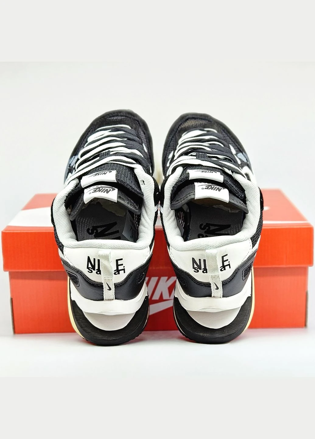 Чорно-білі Осінні кросівки чоловічі і жіночі nike vaporwaffle x sacai black white | найк вапорваффл сакаї чорні білі No Brand