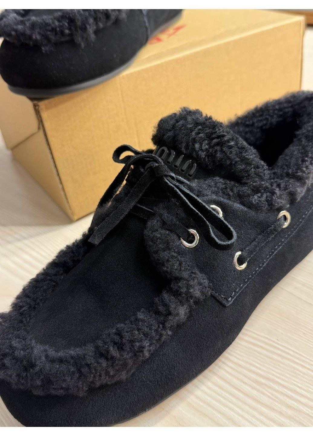 Зимние ботинки женские 992-1 замшевые мокасины на меху с опушкой черные Hengji из натуральной замши