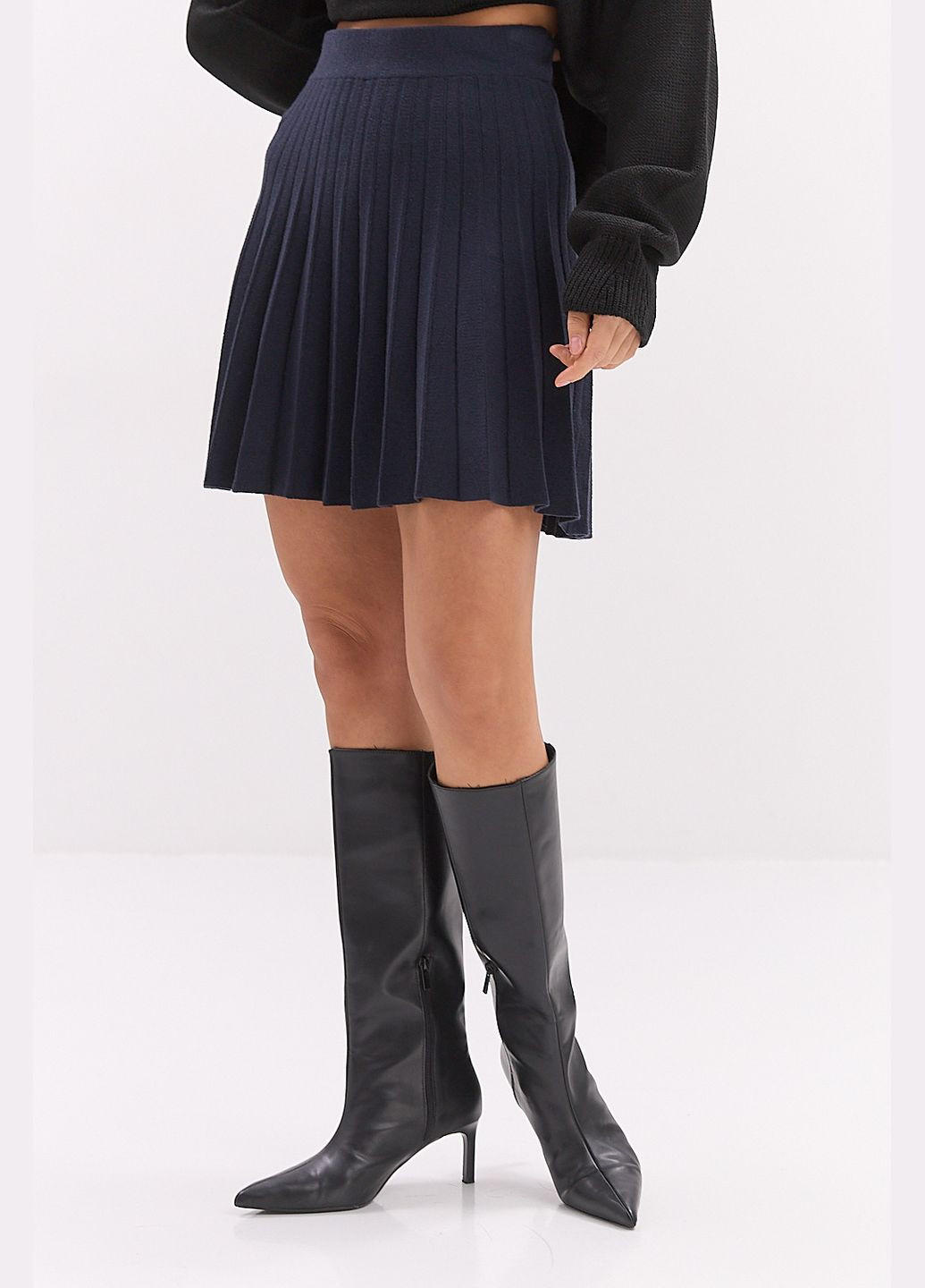 Синяя короткая вязаная юбка в складки темно-синяя Arjen