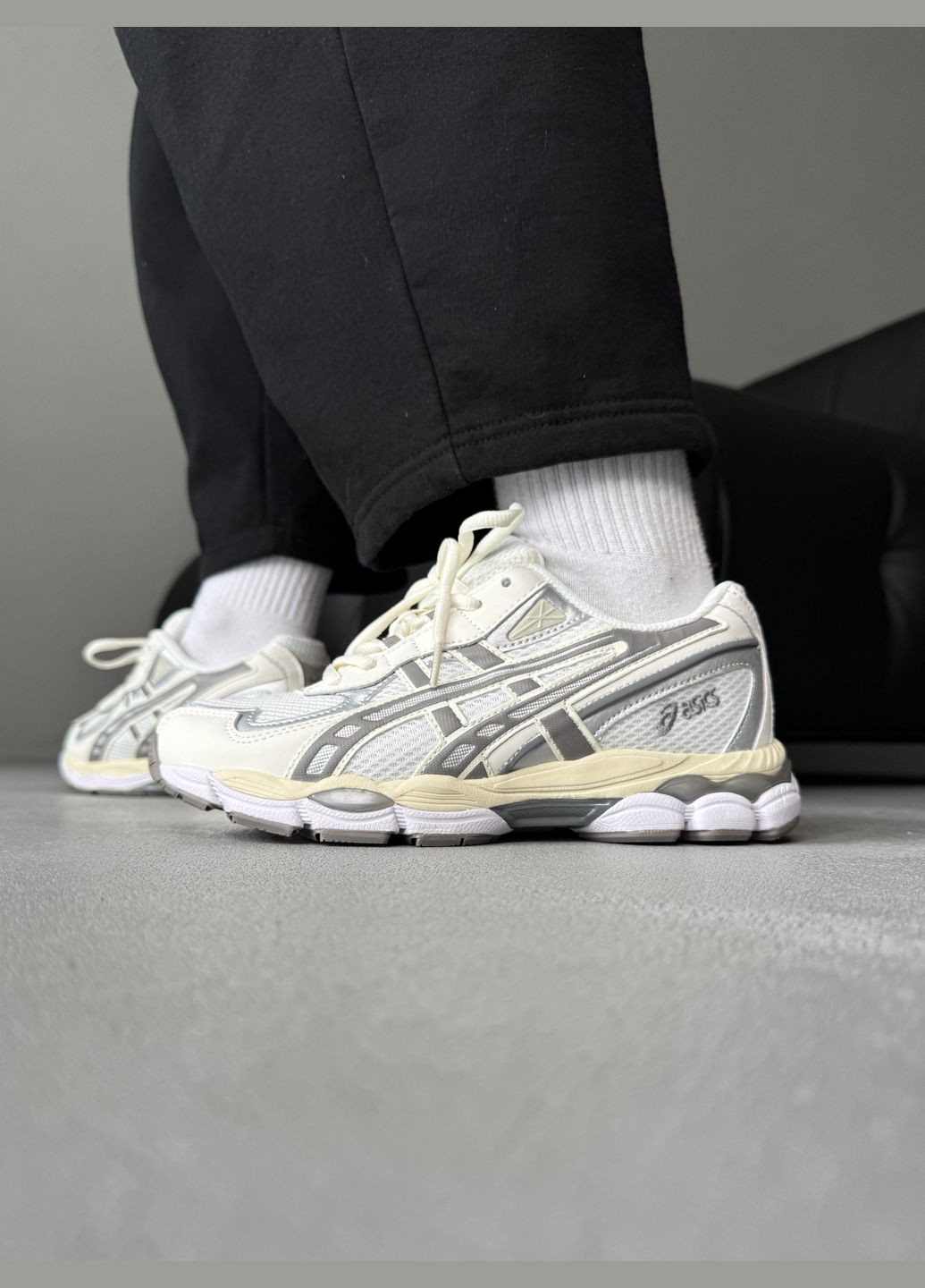 Серые демисезонные кроссовки мужские и женские asics gel-nyc grey beige | асикс гель-нюк серые бежевые No Brand