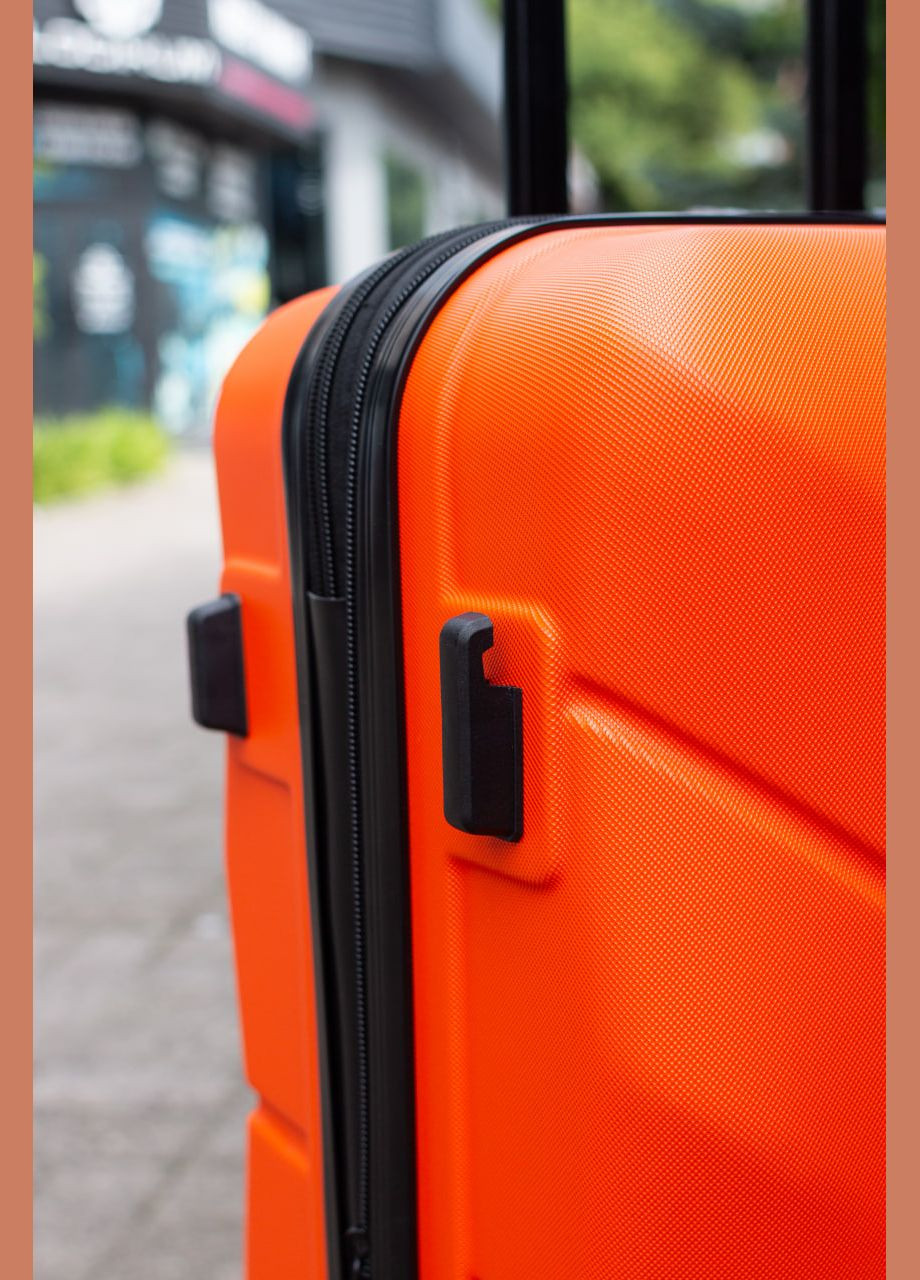 Валіза пластикова середня M з розширенням, колір шампань Wings 149 (347147038)