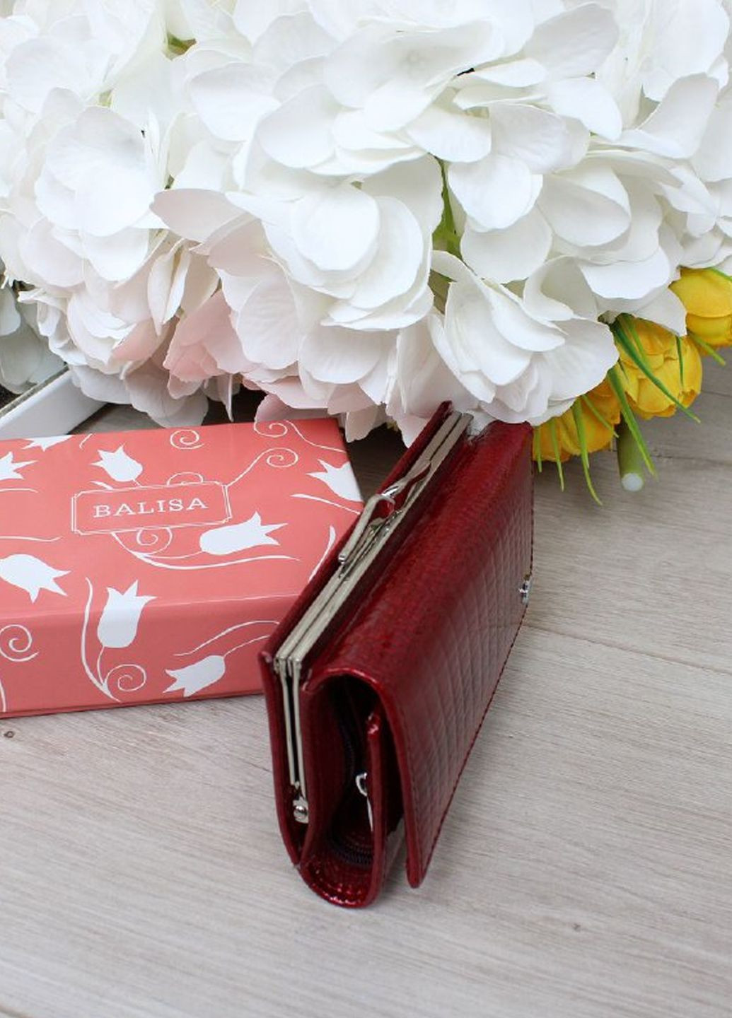 Женский бумажник-бифолд из натуральной лакированной кожи с тиснением "крокодил" Vishnya (322763798)