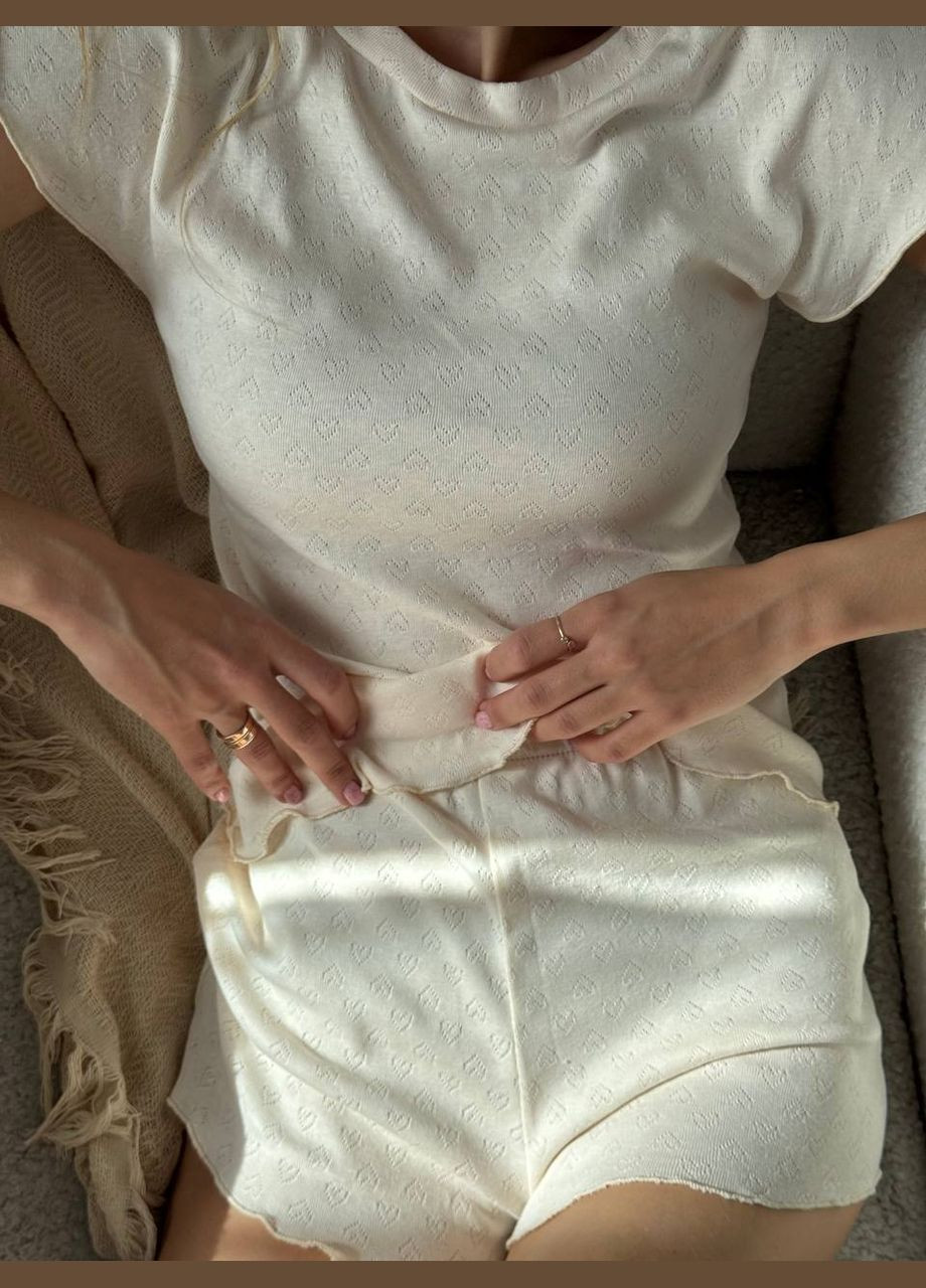 Молочная всесезон женская пижама футболка + шорты FINO Mode