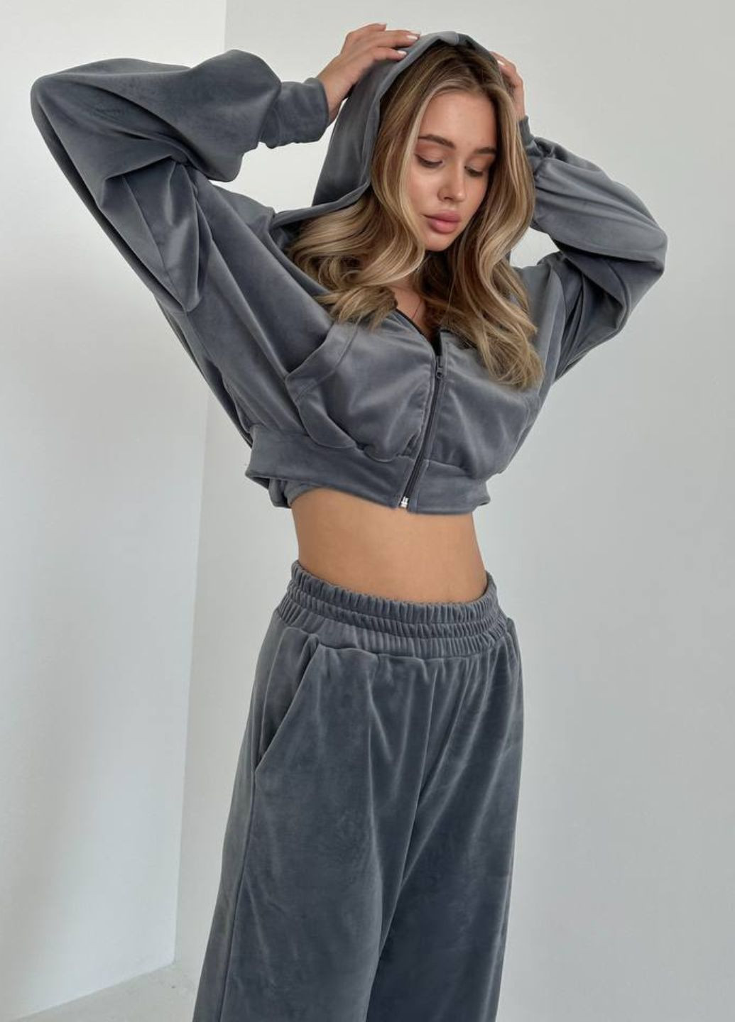 Велюровий повсякденний костюм трійка: вкорочений худі + топ + штани Tik-Tak (322677775)