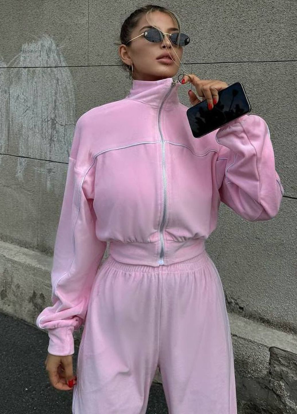 Велюровый повседневный оверсайз костюм двойка декорированный кантом: кофта на молнии + штаны Україна (322760498)