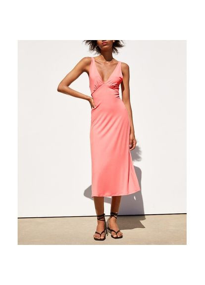 Розовое платье меди на бретелях розовое летнее сарафан с вырезом Zara