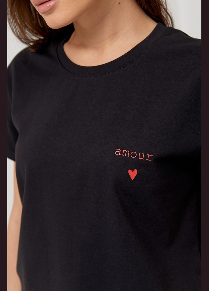 Чорна літня жіноча футболка з написом amour на грудях Arjen