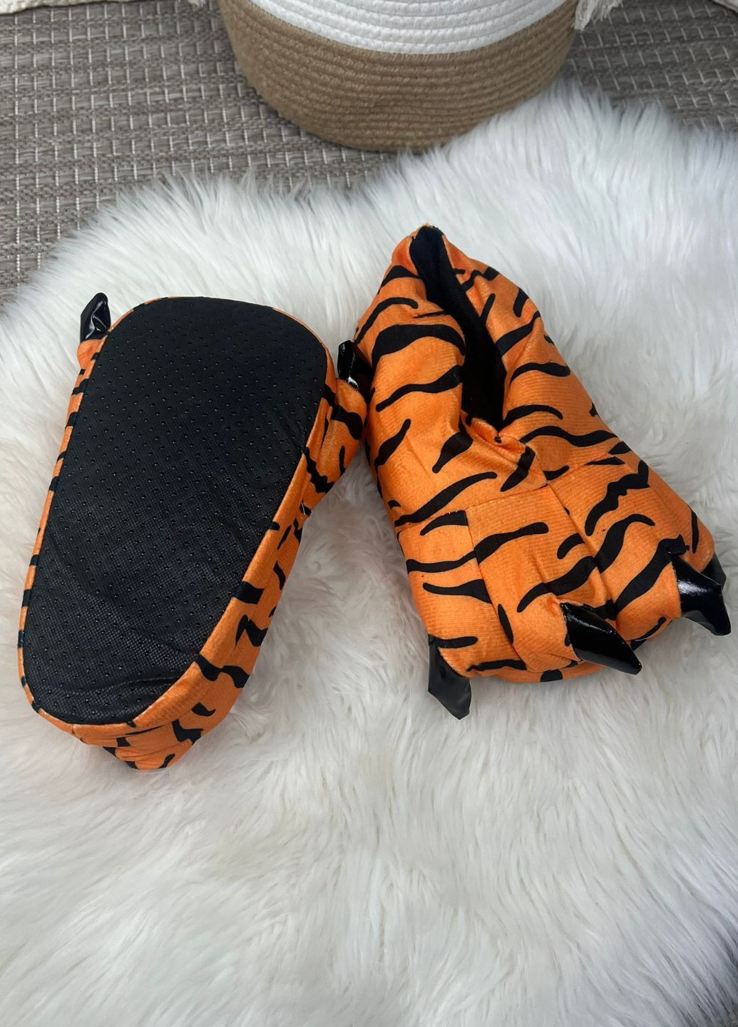 Плюшеві капці лапи унісекс з антиковзкою підошвою тигр My Kigu (366892646)