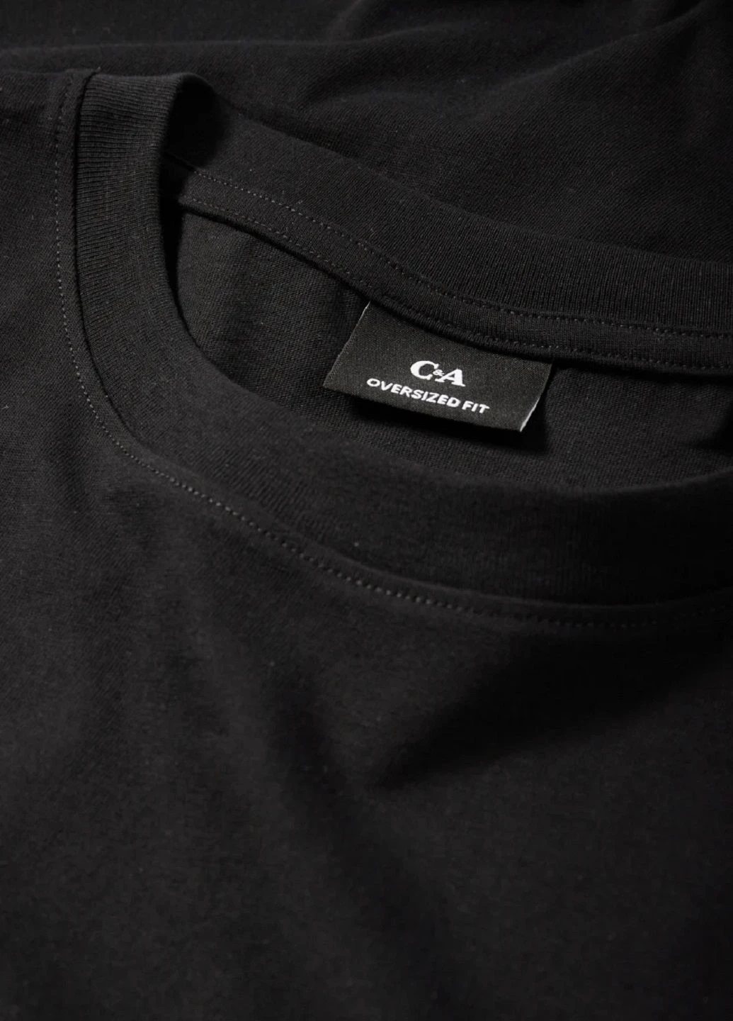 Черная футболка C&A