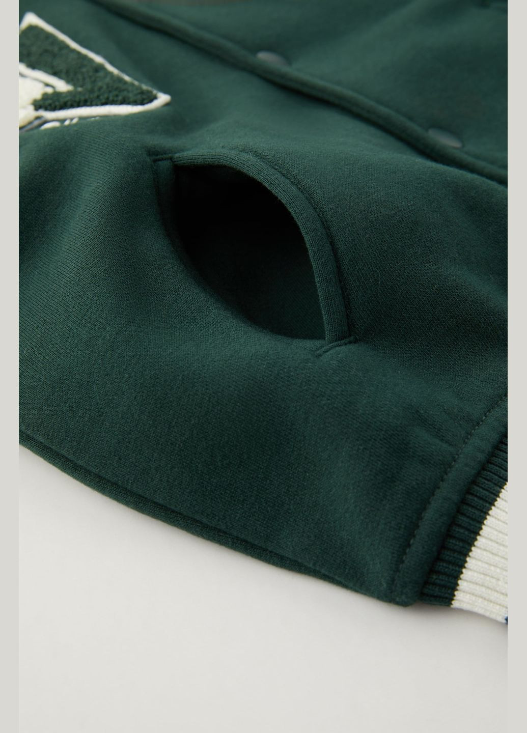 Зеленый демисезонный Бомбер Zara