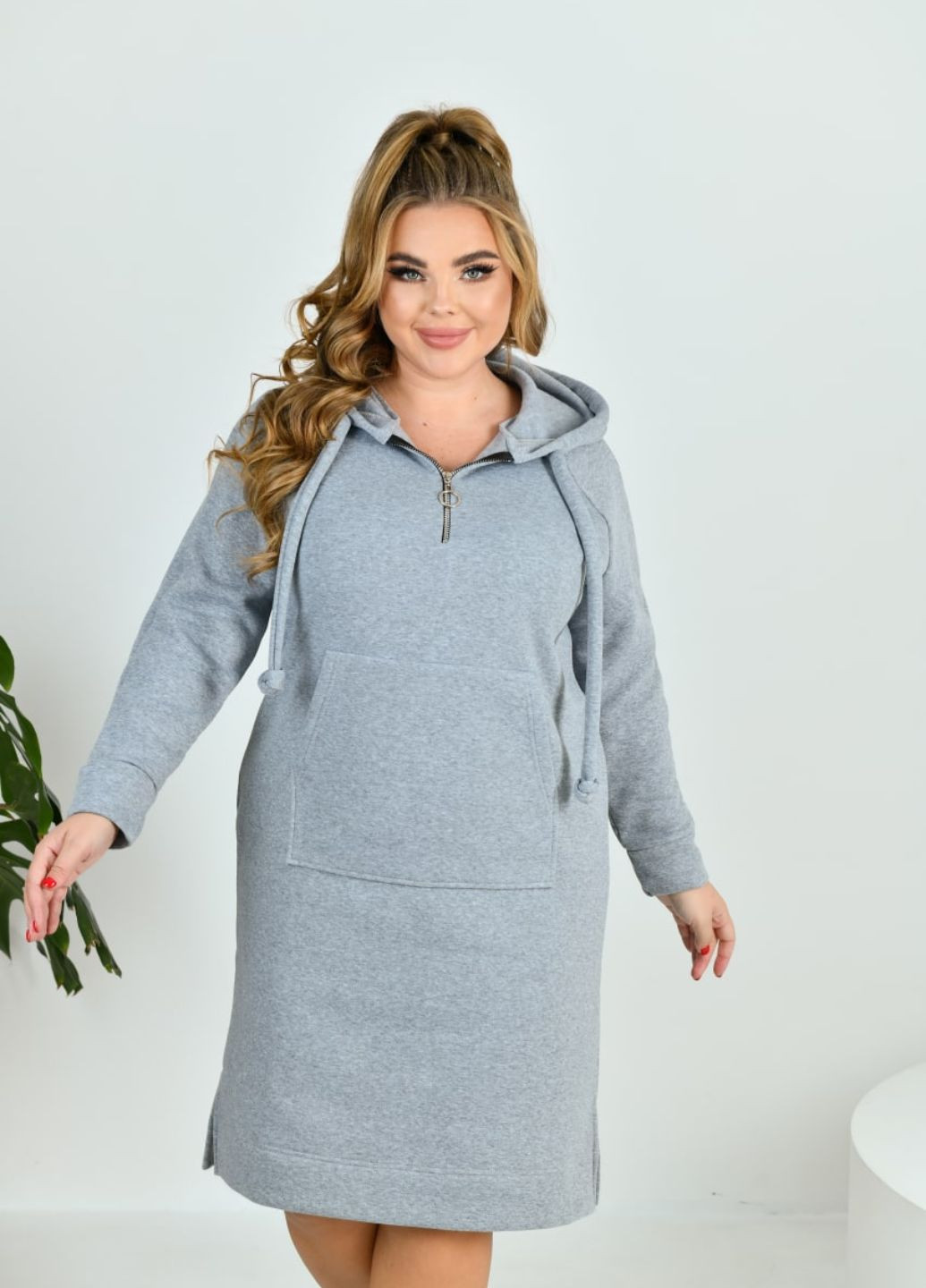 Серое кэжуал теплое платье в спортивном стиле с капюшоном и карманом кенгуру платье-худи Allthings однотонное