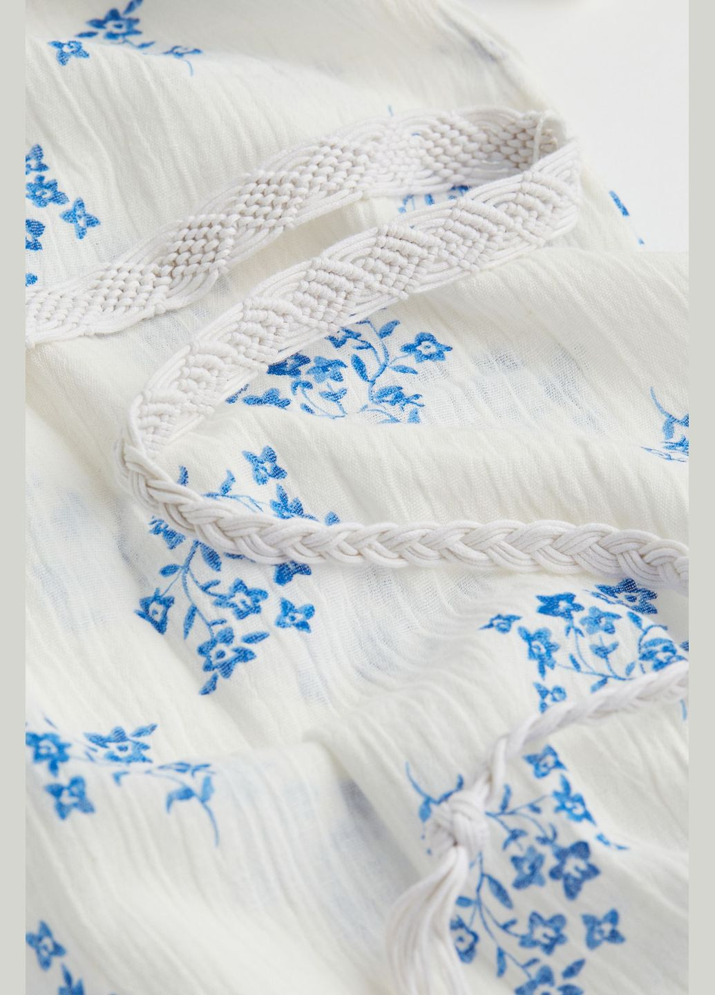 Белое повседневный платье H&M с цветочным принтом
