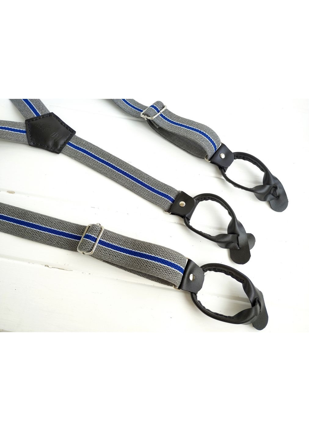 Серые подтяжки в синюю полоску на пуговицах Major Style (357206632)