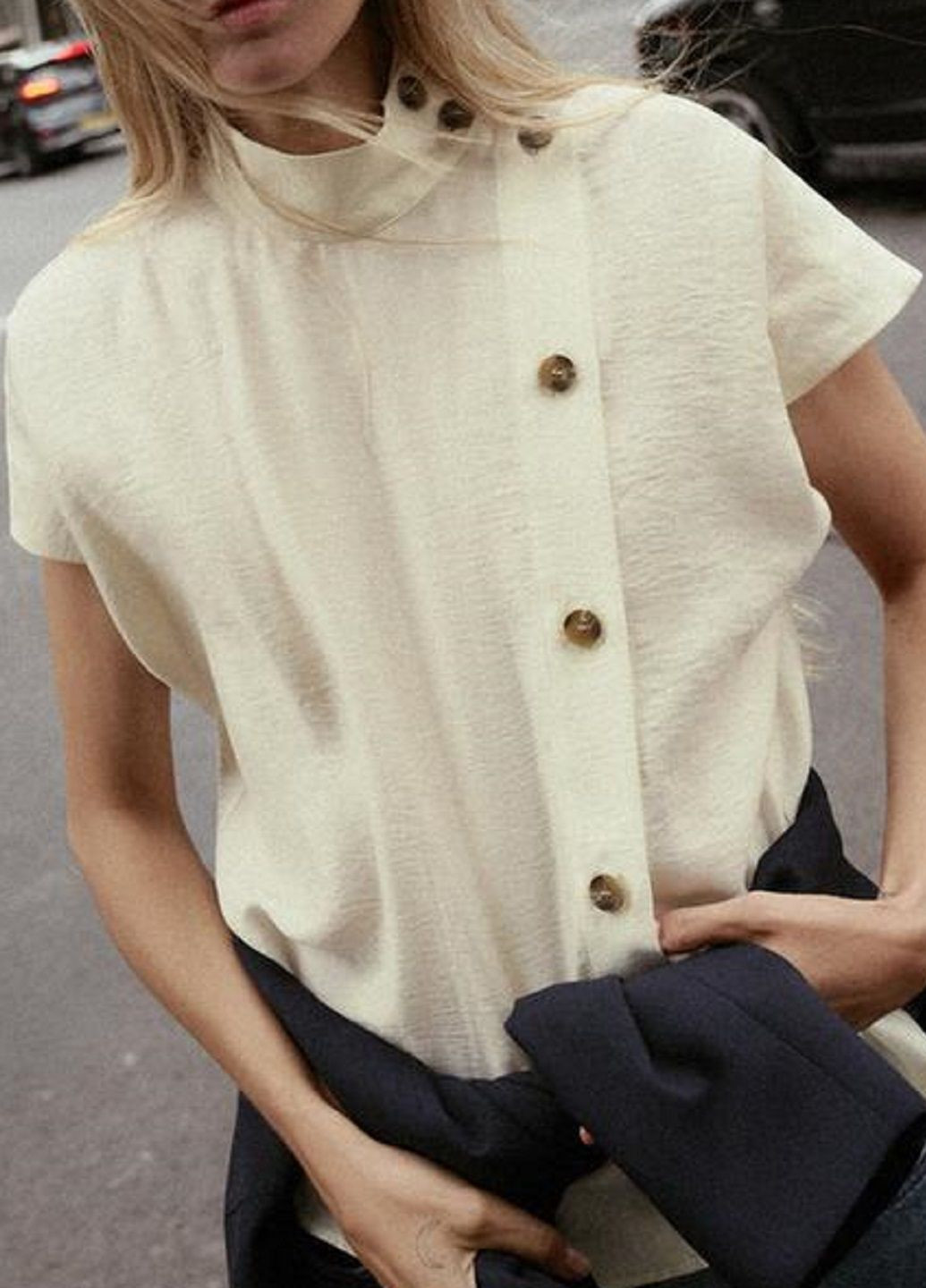 Молочна блуза Zara