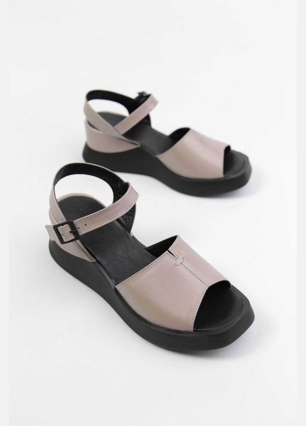 Коричневые босоножки Benito без застежки