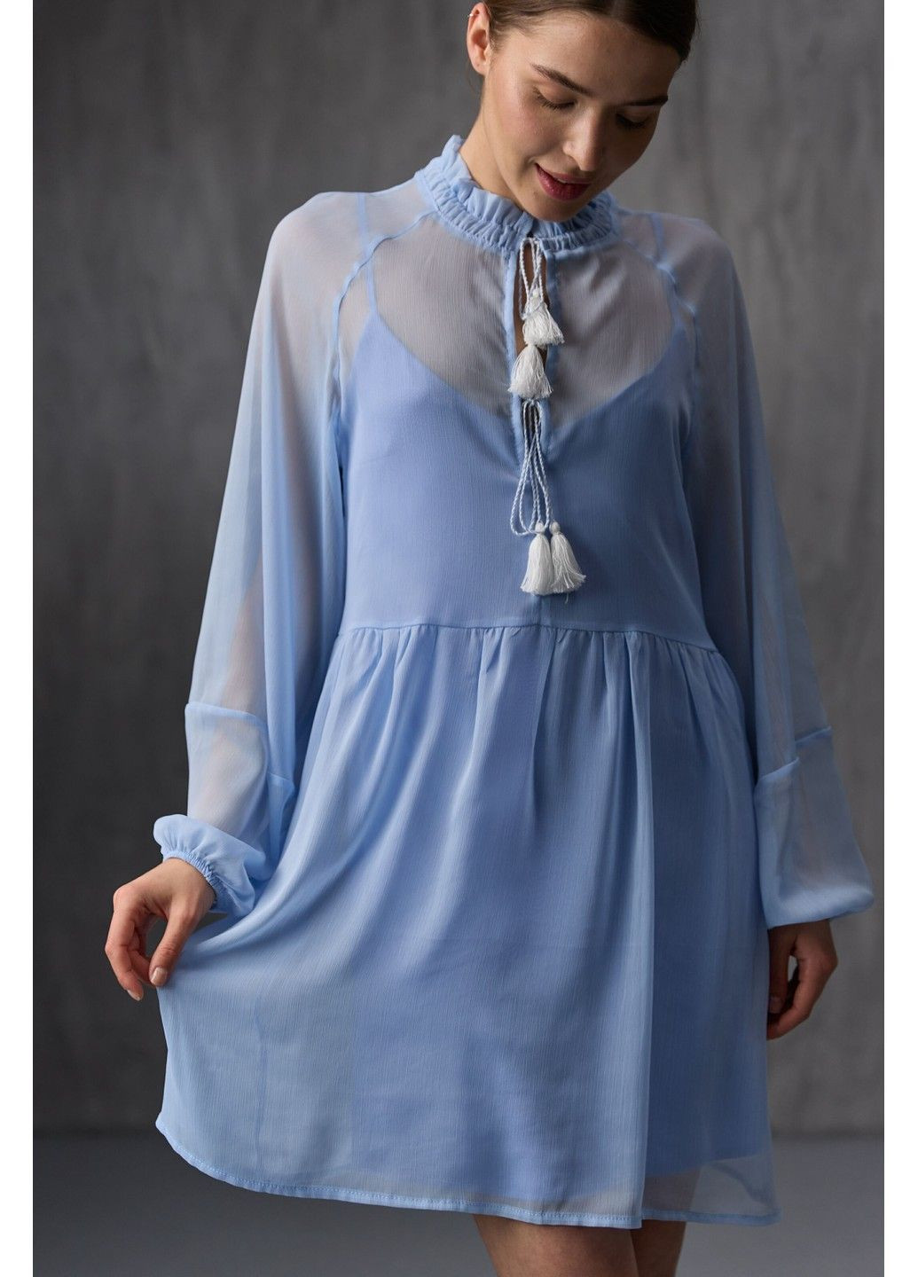 Голубое платье из жатого шифона и кистями голубое Bessa