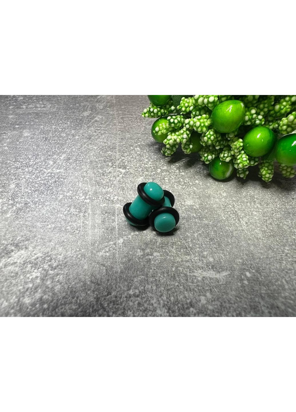 Плаги на 2,5 в различных цветах из акрила с резиночками Зеленый No Brand (372600052)