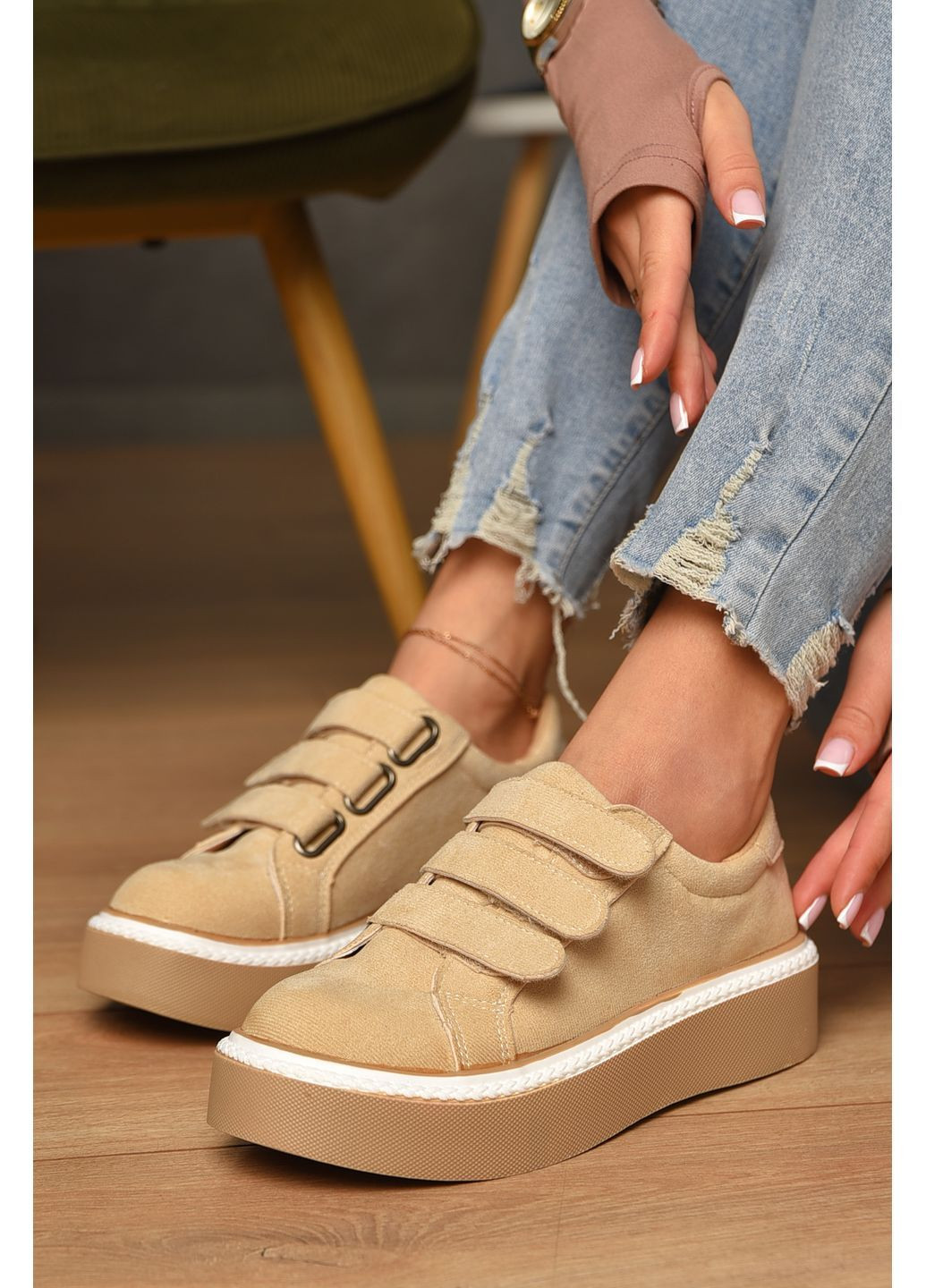 Кроссовки женские бежевого цвета Let's Shop бежевые демисезоны (364846412)