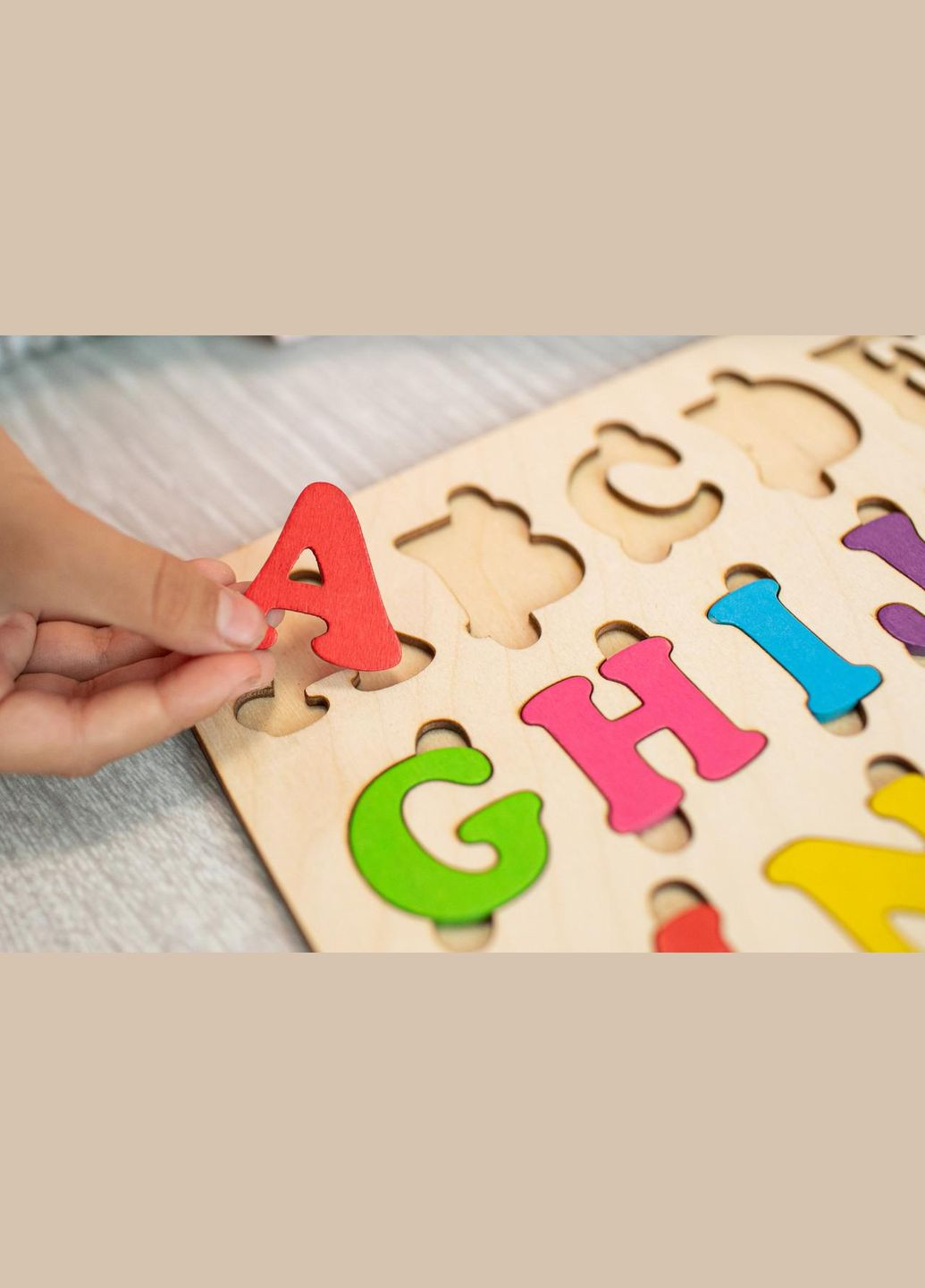 Алфавіт англійський пазл дерев'яний кольоровий абетка з дерева 25х25 см HM furnitura (330604218)