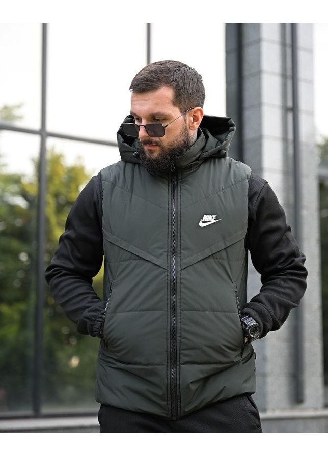 Оливкова демісезонна жілетка чоловіча олива Nike