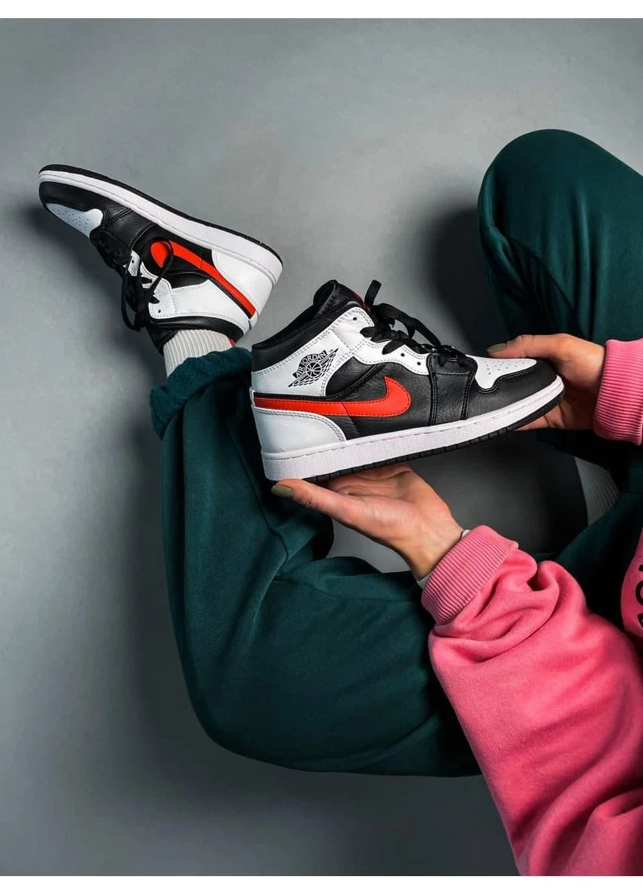 Білі кросівки чоловічі nike air jordan 1 mid black chile red white найк аір джордан білі демісезон No Brand