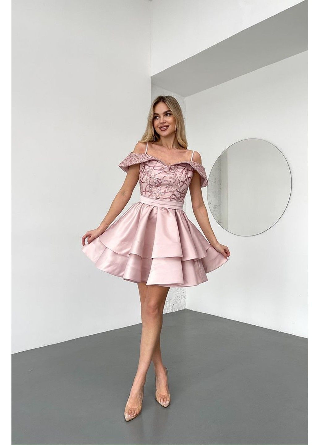 Рожева святковий, коктейльна, вечірня коктейльна сукня атлас паєтка відкриті плечі 25023 рожева Tanita-Romario