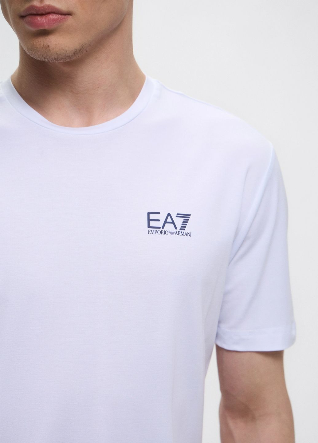Молочна футболка Emporio Armani