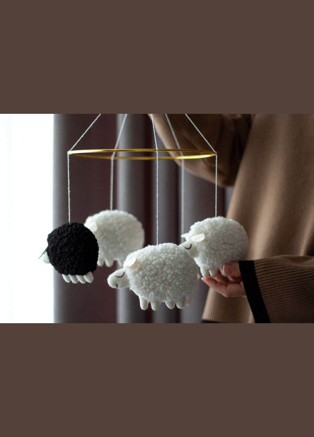 Детский музыкальный мобиль на кроватку для младенцев WooolyWool «Барашки» с 35 мелодиями No Brand (342757827)