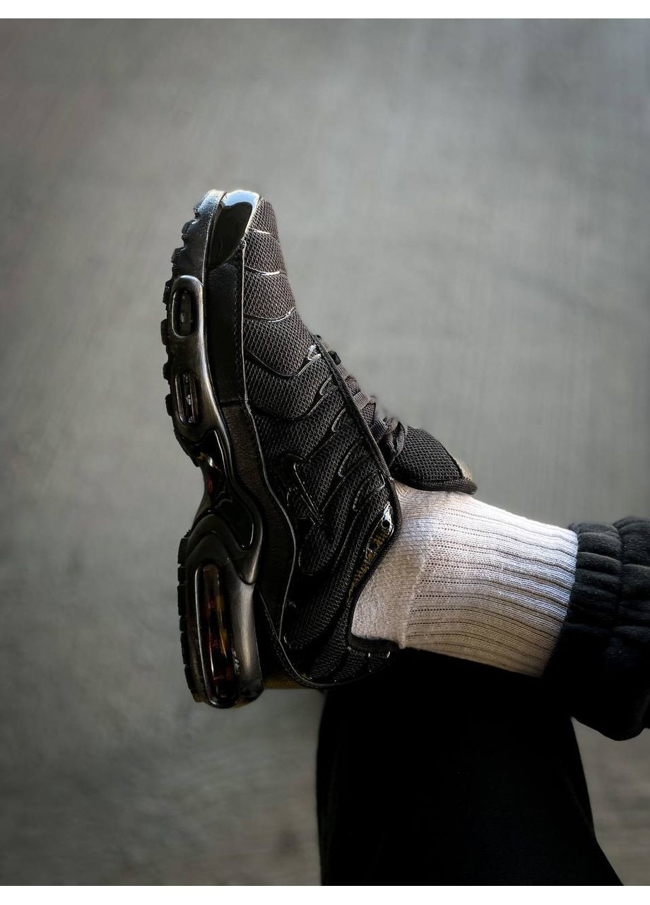 Білі Осінні кросівки чоловічі nike air max plus triple black 604133-050 найк аір макс тн No Brand