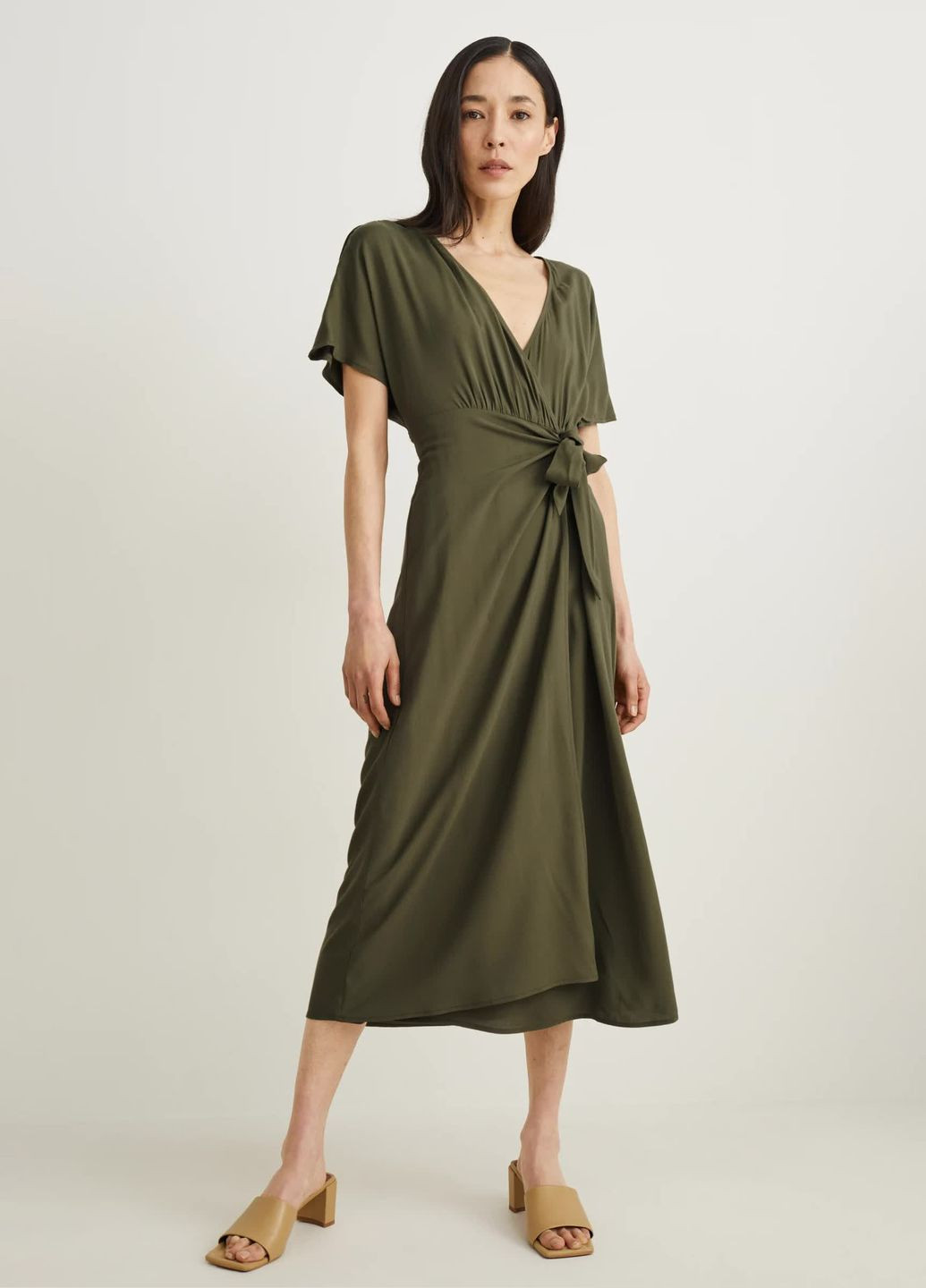 Оливковое (хаки) кэжуал платье из вискозы C&A однотонное