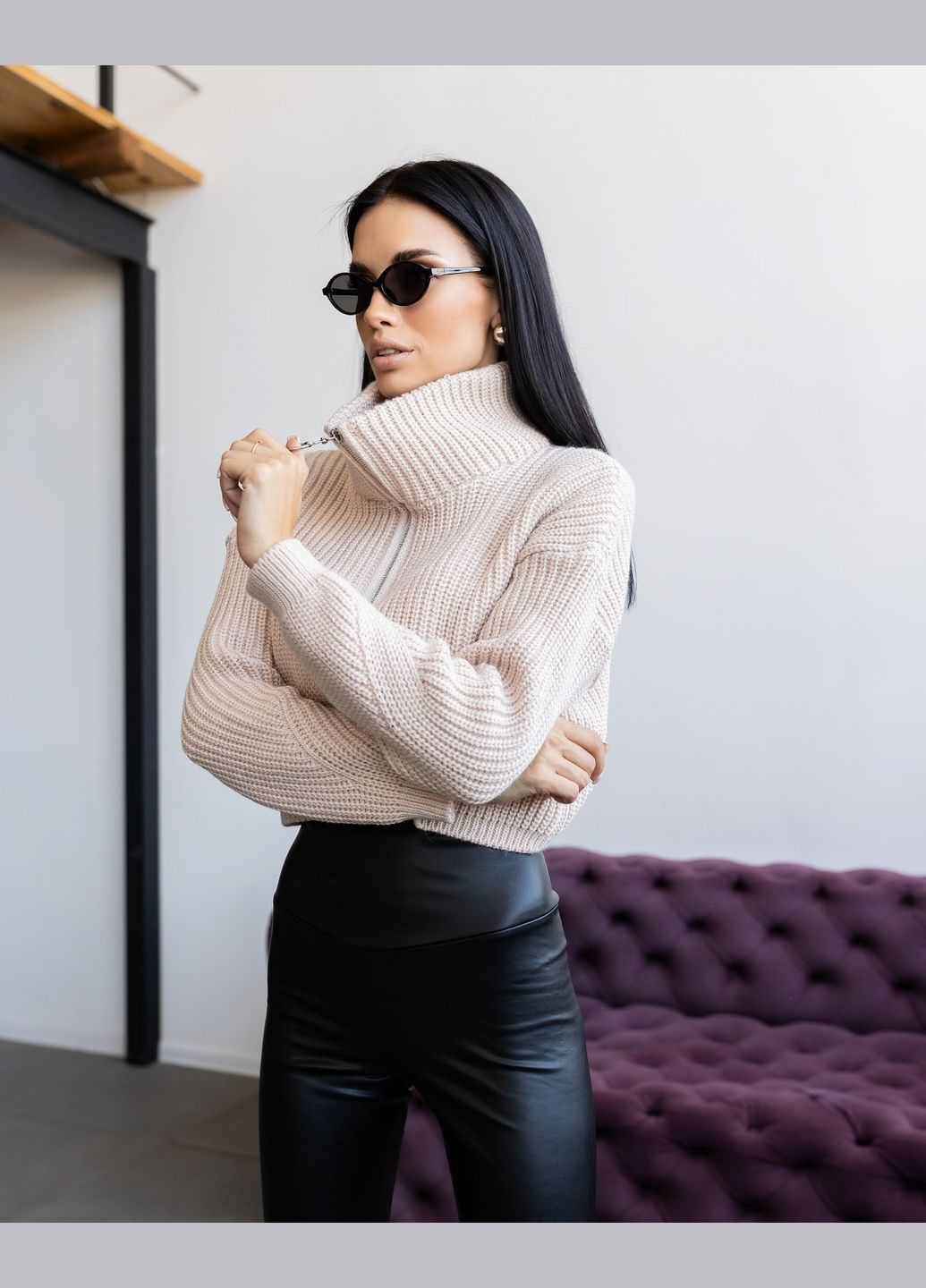 Світло-бежевий демісезонний светр Larionoff