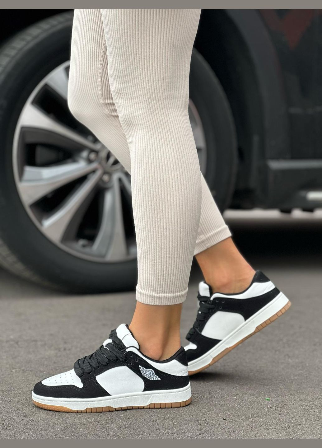 Чорні кеди жіночі чорні білі демісезонні повсякденні стильні класичні кросівки для дівчини No Brand