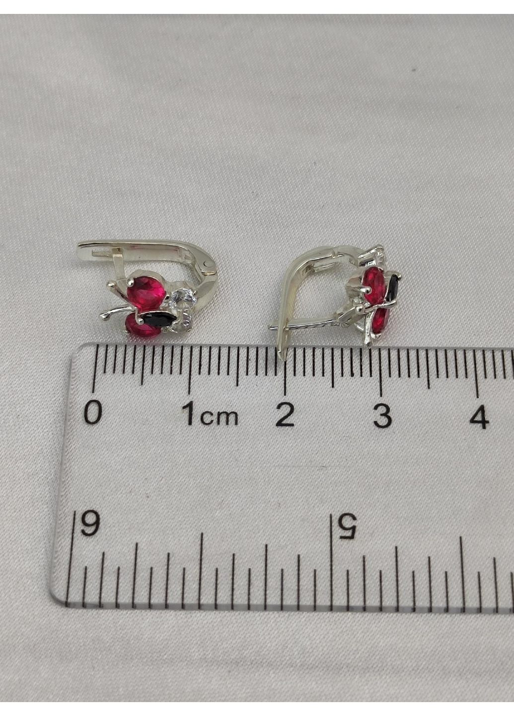 Серебряные серьги Бабочки с малиновыми камушками детские серебро 925 пробы No Brand (367089318)