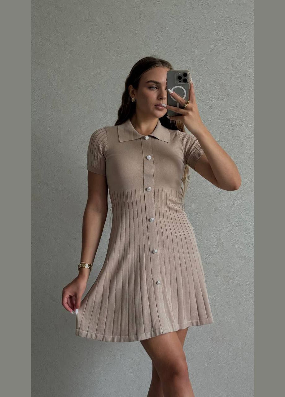 Бежевое повседневный, кэжуал женское платье силуэтная Style Point однотонное