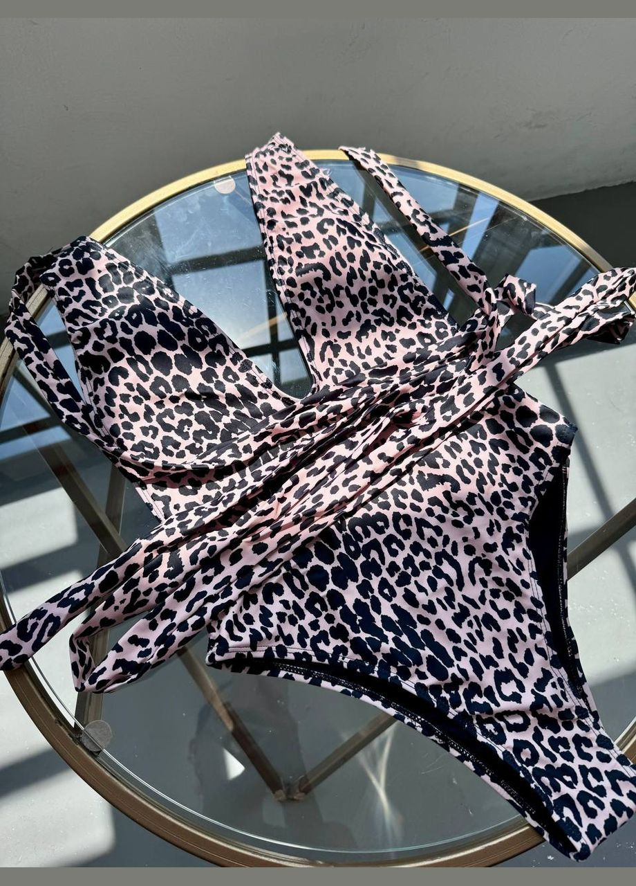 Бежевий жіночий суцільний купальник зі шнурівкою навколо талії і глибоким вирізом lucky style рожевий No Brand