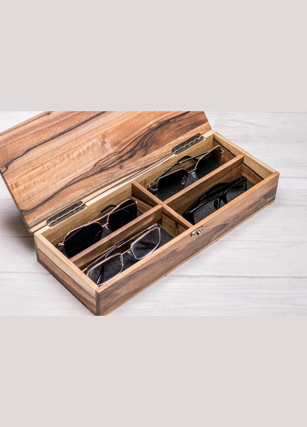 Дерев'яний футляр для чотирьох пар окулярів із дерев'яною кришкою EcoWalnut (295443830)