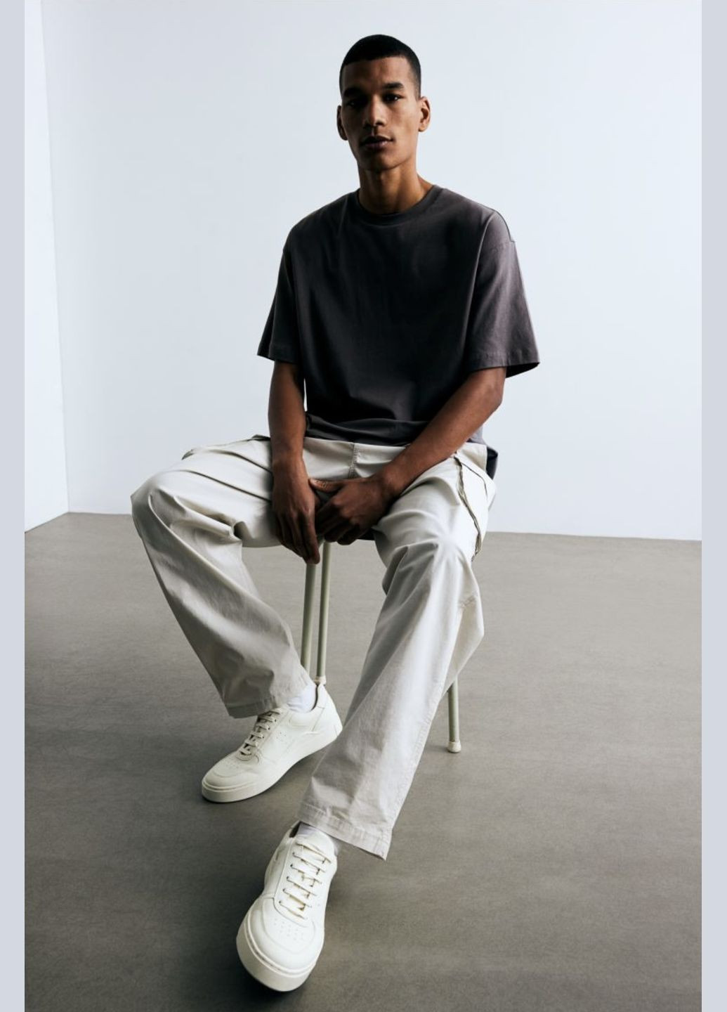 Темно-серая футболка свободного кроя H&M loose fit