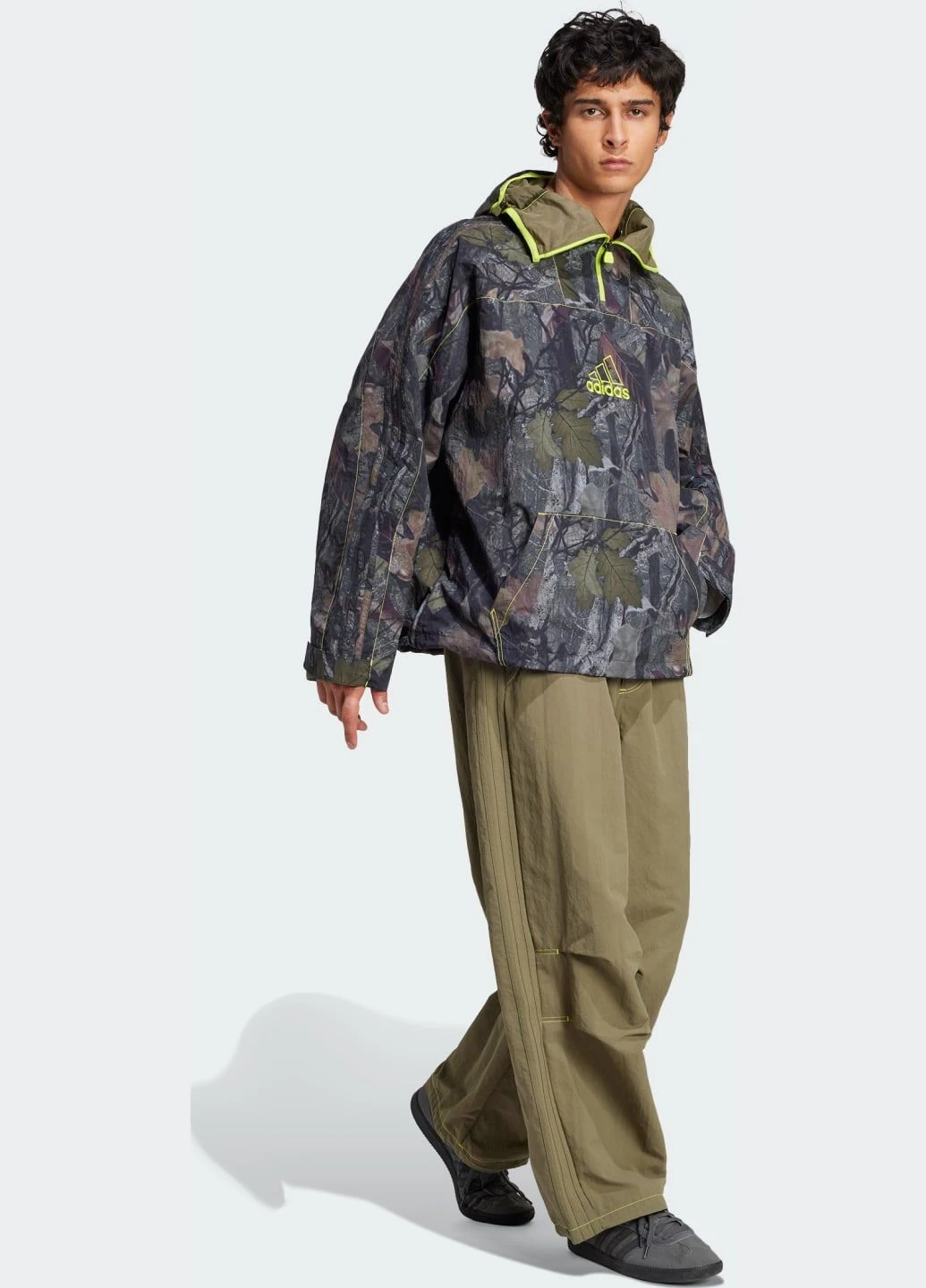 Зелена демісезонна анорак camo q1 adidas