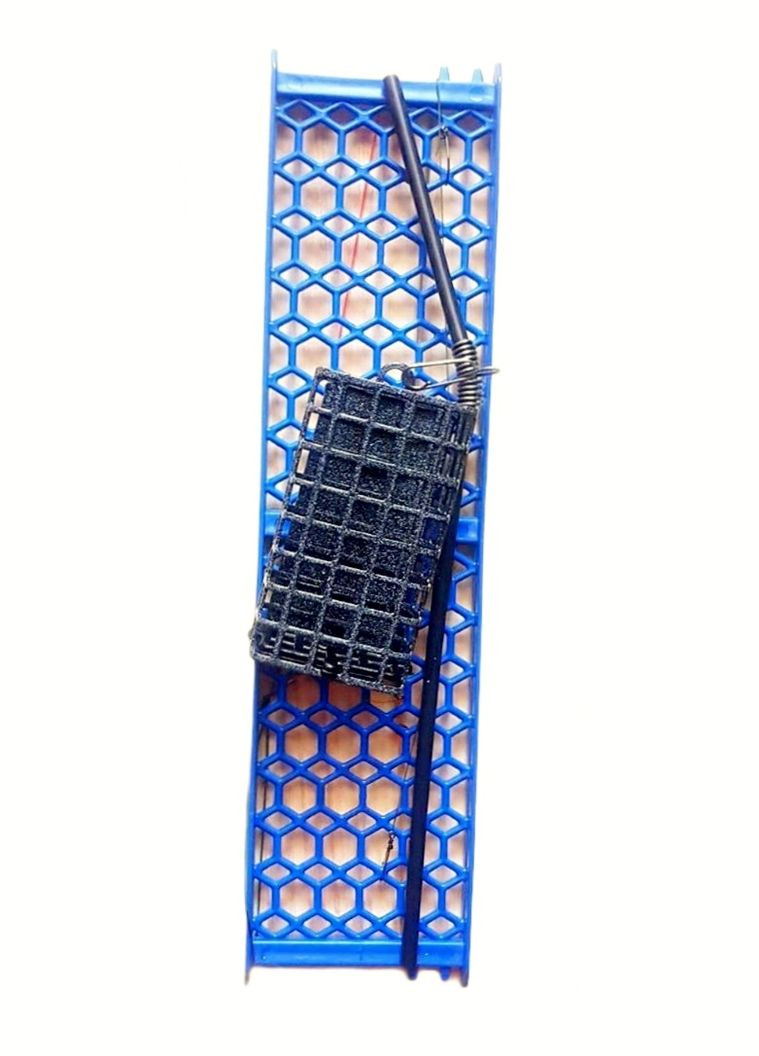 Готова фідерна снасть годівниця для лову мирної риби (короп, карась, толстолоб) No Brand 100g (329901391)